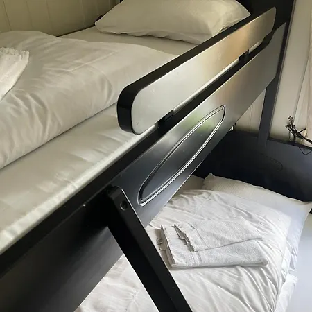 לינה וארוחת בוקר Hotel Jondal 3*