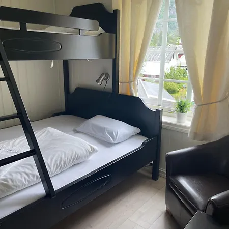 לינה וארוחת בוקר Hotel Jondal